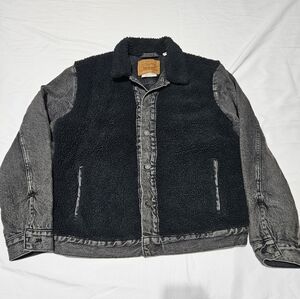 Levi's Sherpa Panel Trucker Jacket Men's Size M Black Denim Jean Jacket